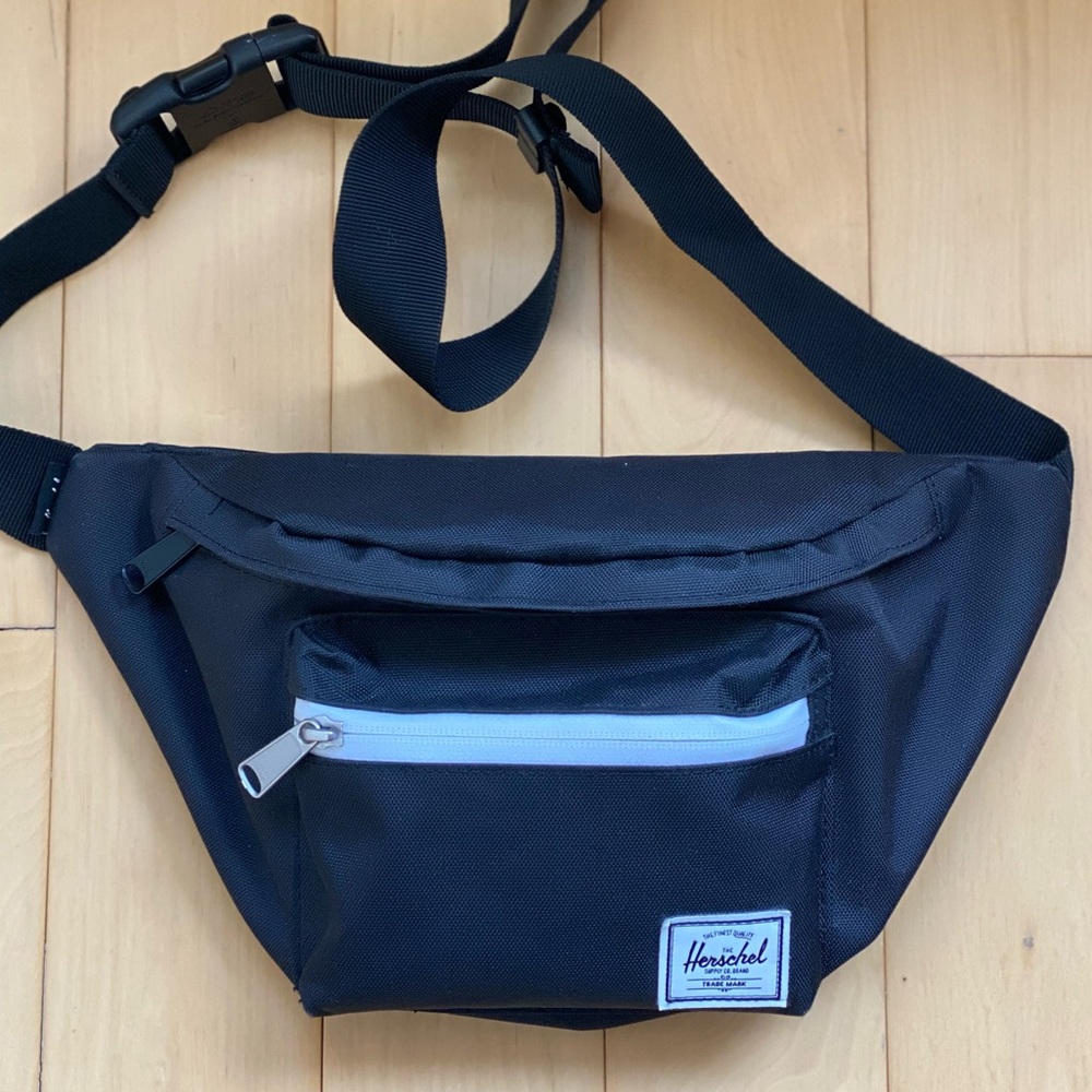 Herschel Supply Co. unisex hip pack.